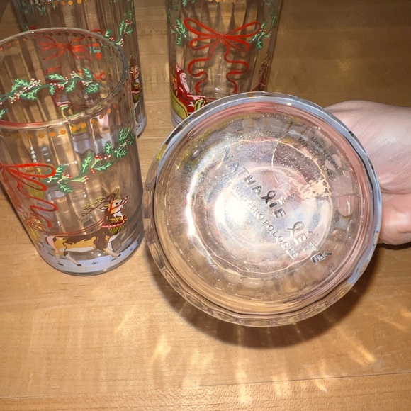 Anthropologie drinking glass set of 4 Santa sleigh - Picture 4 of 5